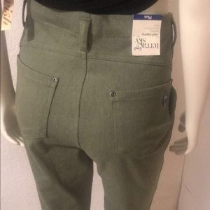 Pants 54% Cotton, 39% Polyester, 7% Spandex